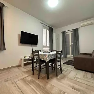 Family Flat Near Metro A Apartamento